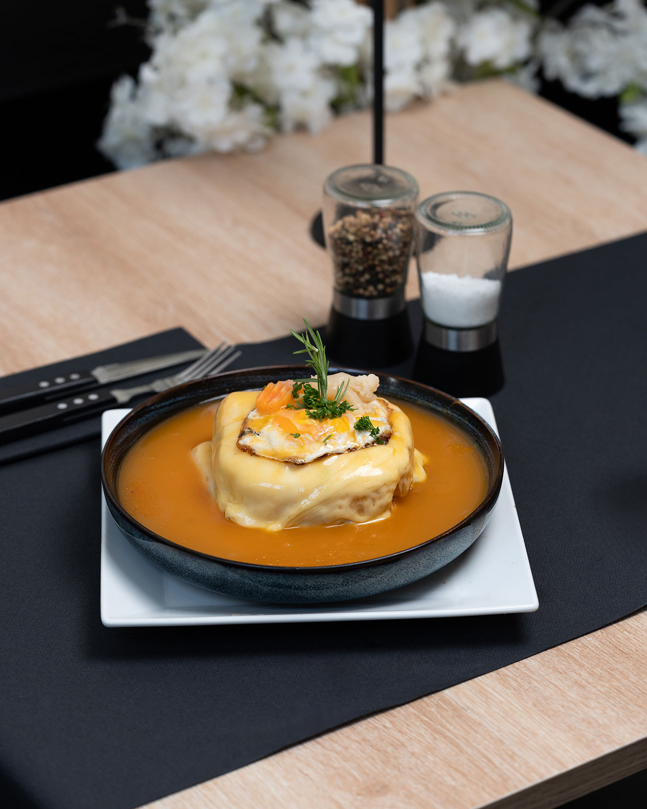 Francesinha portugaise – Grill & Alegria Genève